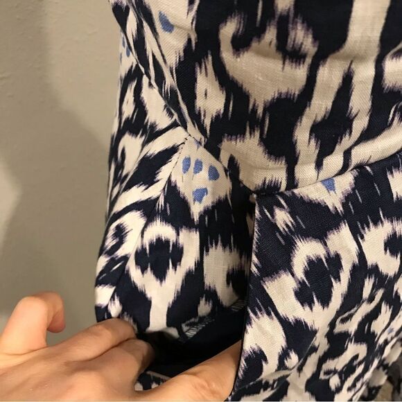 Sleeveless v-neck dress  - Picture 9 of 14